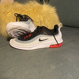 women’s nike airmax axis sneaker